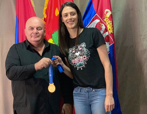 Драган Марковић Палма примио златну одбојкашицу Стефану Вељковић